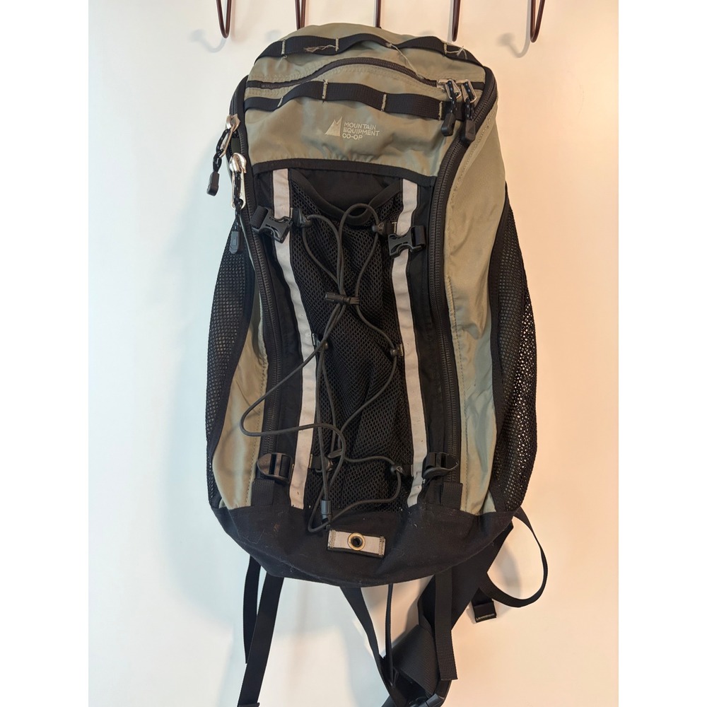 MEC Mountain Equipment Co-op Gorpcore Hiking Backpack Sage Green Black 13 x 21in